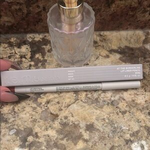 R.e.m beauty Lip Liner Pencil red 🆕